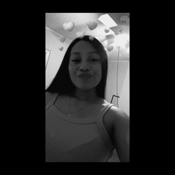 Meet your Posher, Itzel - Picture 1 of 1